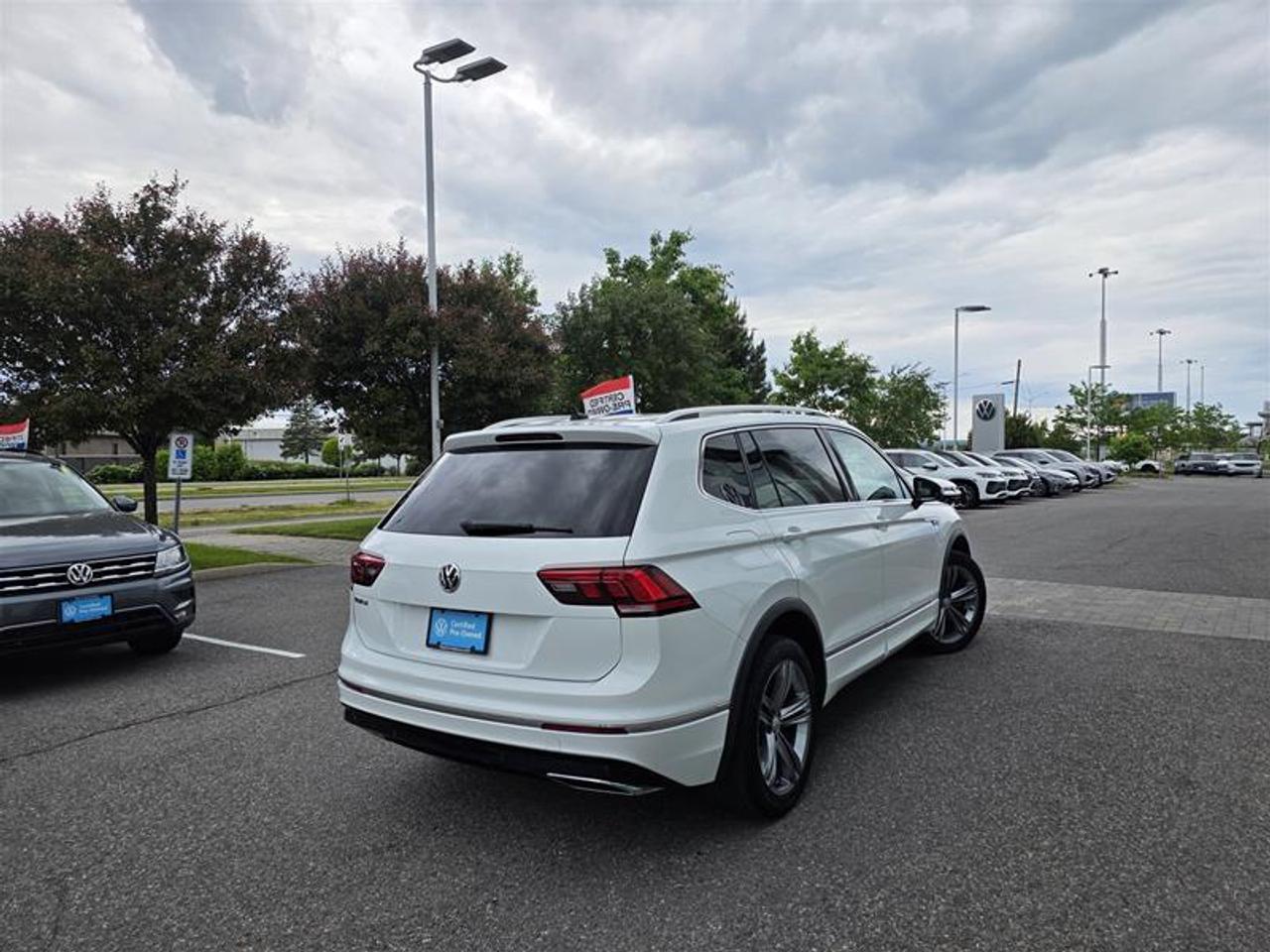 2019 Volkswagen Tiguan Highline 2.0T 8sp at w/Tip 4M Photo
