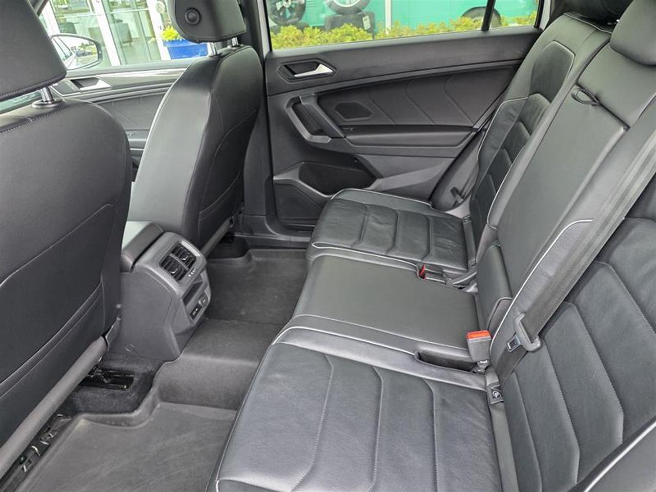 2019 Volkswagen Tiguan Highline 2.0T 8sp at w/Tip 4M Photo