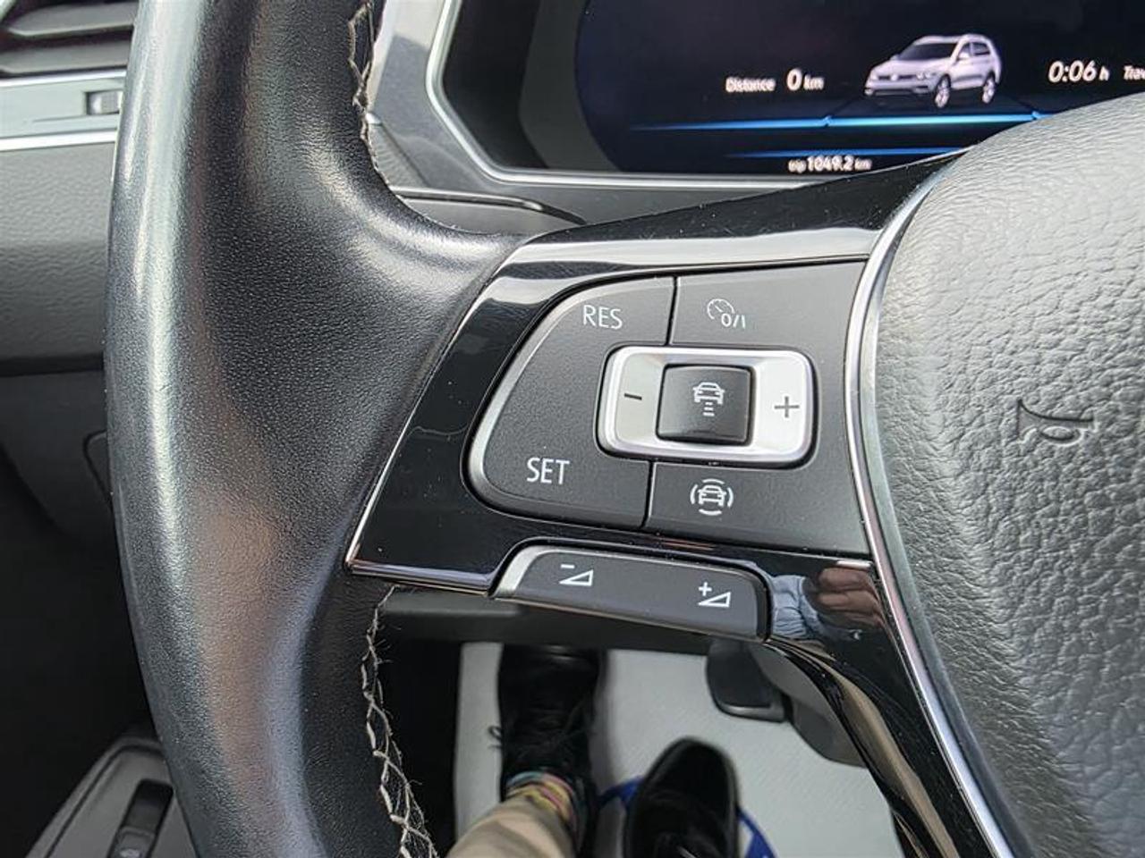 2019 Volkswagen Tiguan Highline 2.0T 8sp at w/Tip 4M Photo