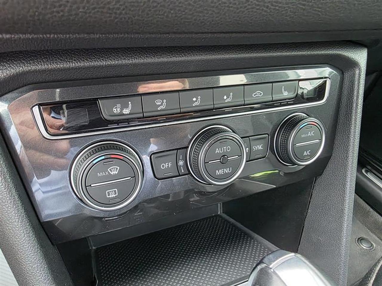 2019 Volkswagen Tiguan Highline 2.0T 8sp at w/Tip 4M Photo