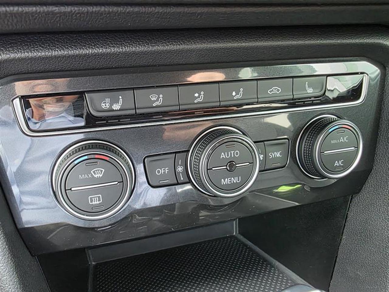 2019 Volkswagen Tiguan Highline 2.0T 8sp at w/Tip 4M Photo