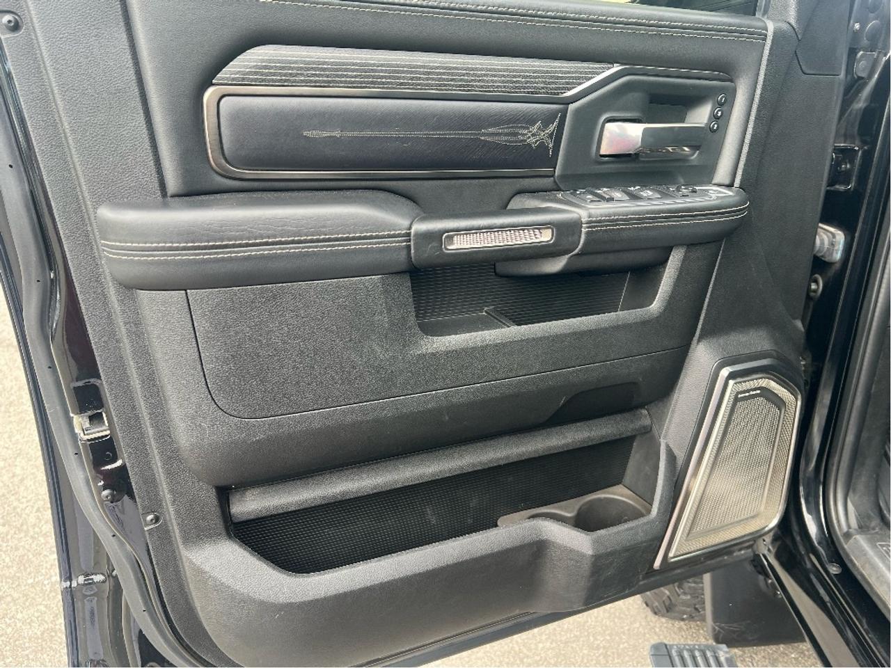 2020 RAM 2500 Limited 4x4 6.7L Diesel *SUN *NAVI *TOW *BLACKOUT Photo