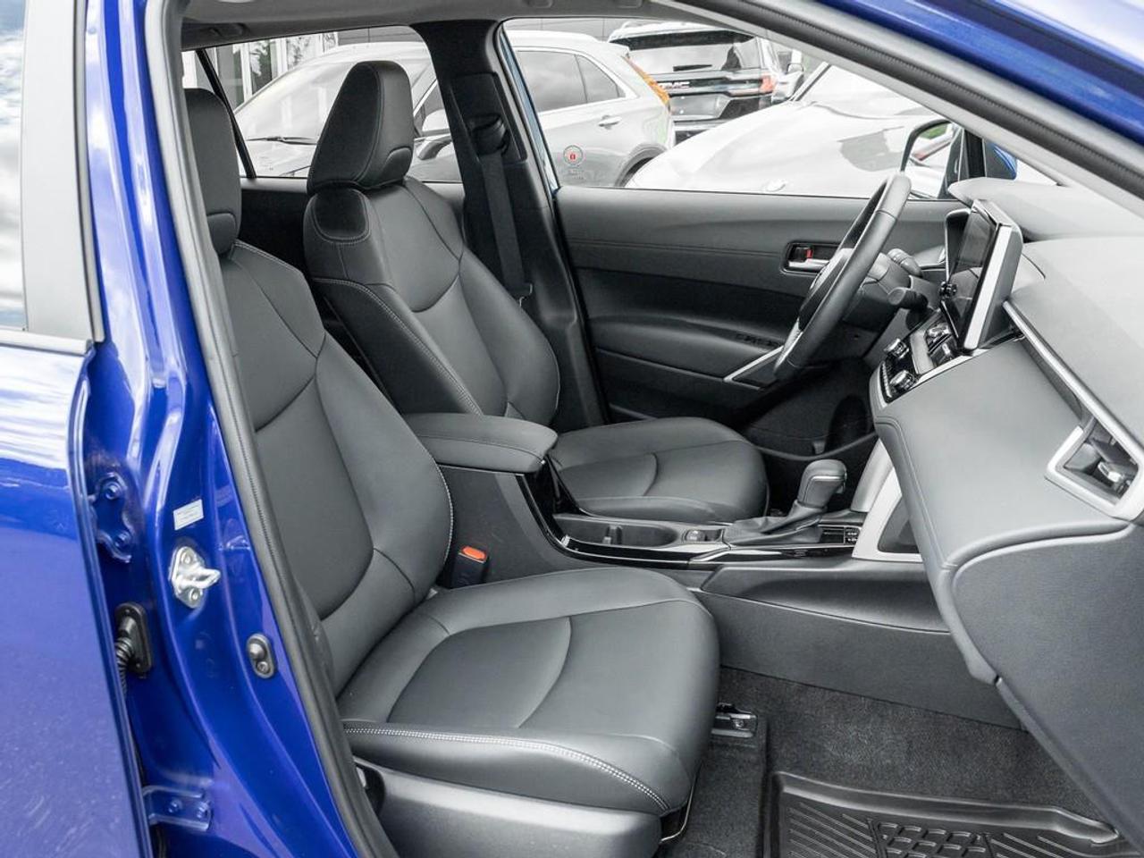 2024 Toyota Corolla Cross XLE 4dr All-Wheel Drive Photo