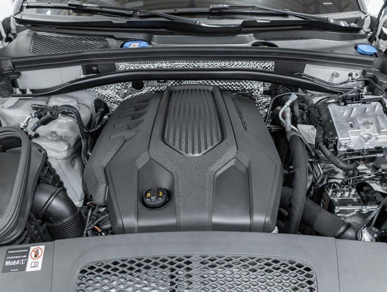 2026 Porsche Macan  Photo2