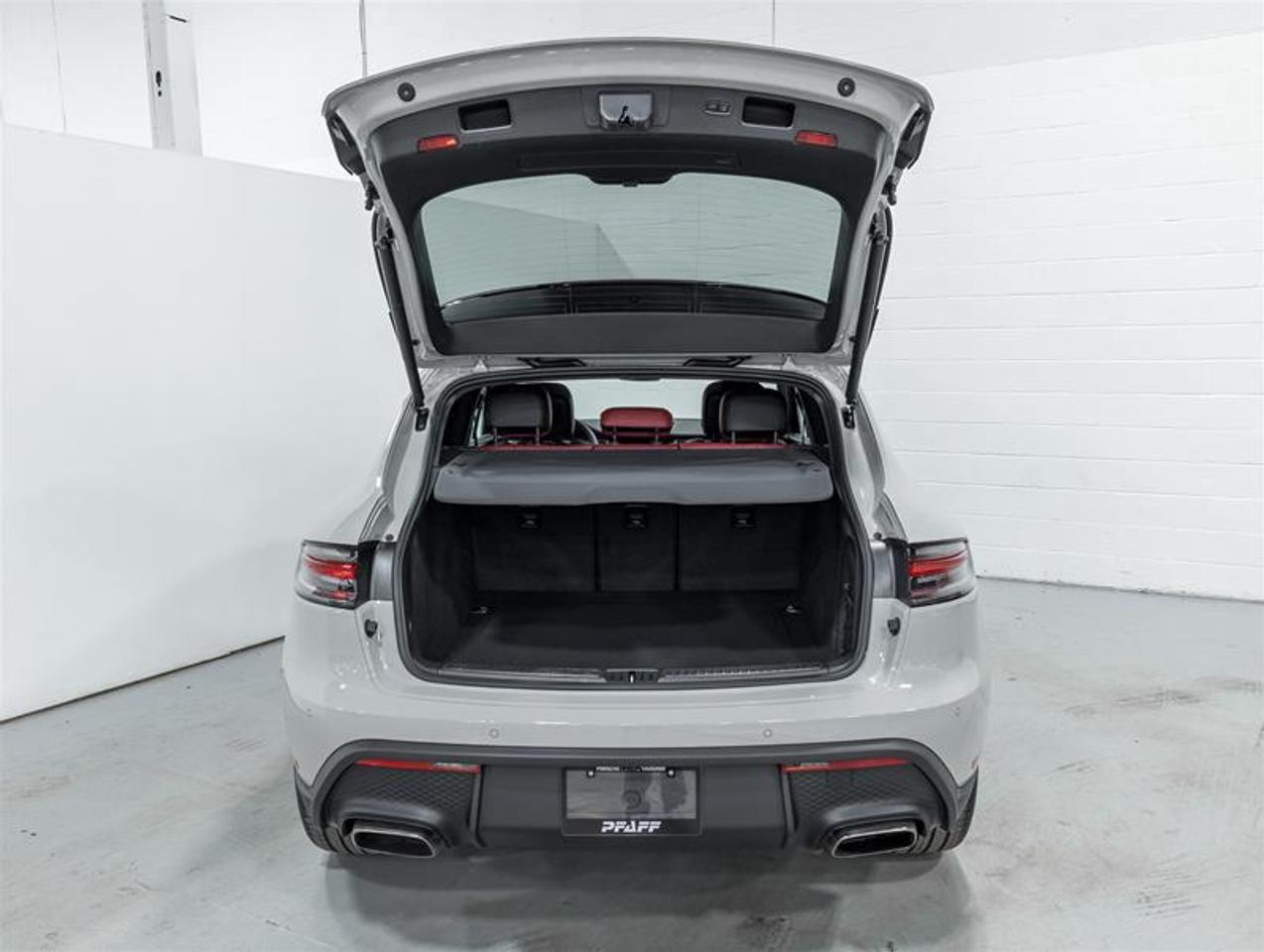 2026 Porsche Macan  Photo