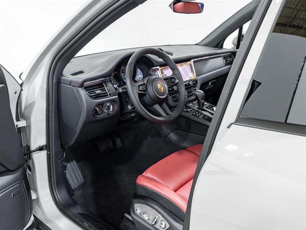 2026 Porsche Macan  Photo