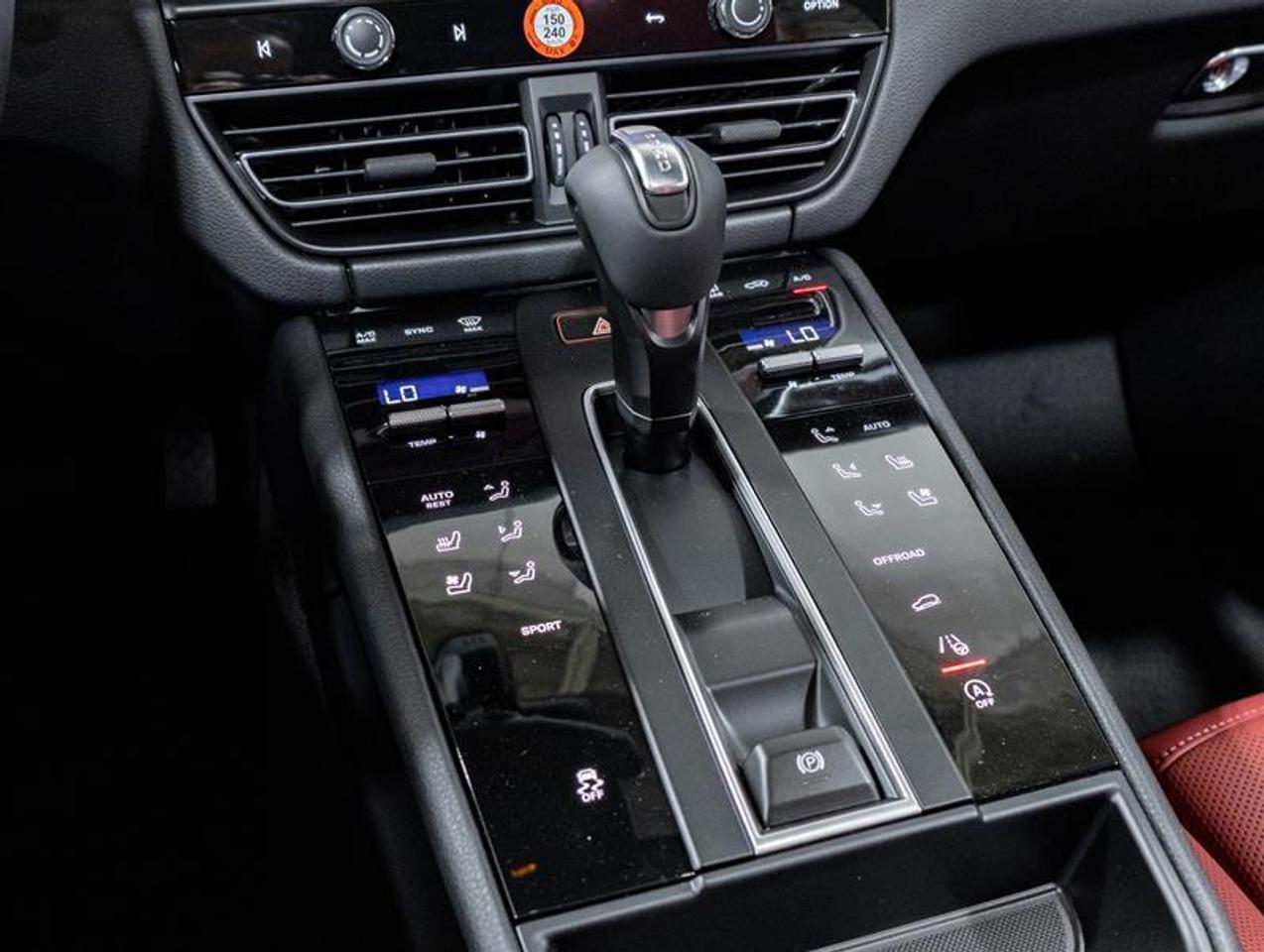 2026 Porsche Macan  Photo