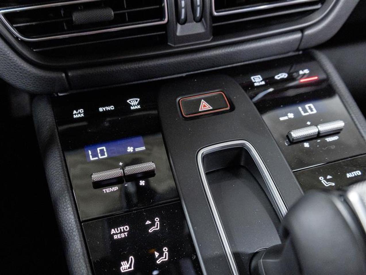 2026 Porsche Macan  Photo
