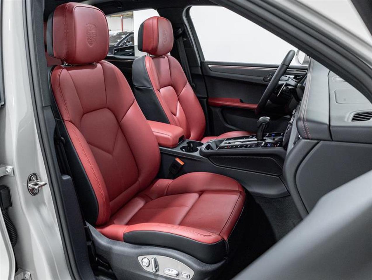 2026 Porsche Macan  Photo