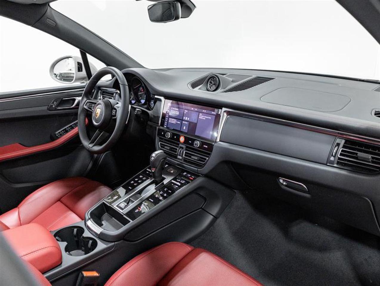 2026 Porsche Macan  Photo