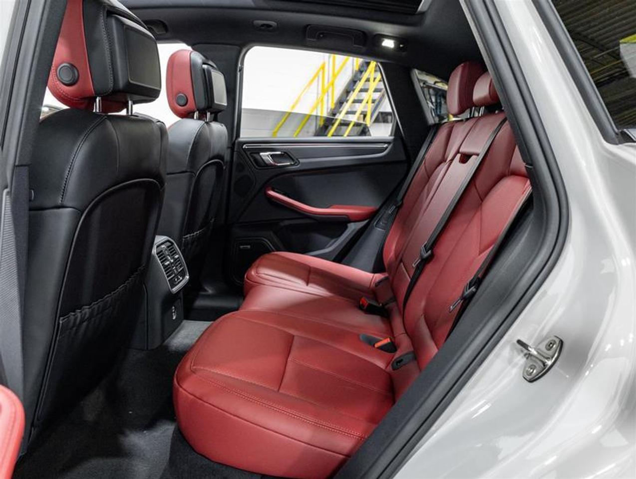 2026 Porsche Macan  Photo