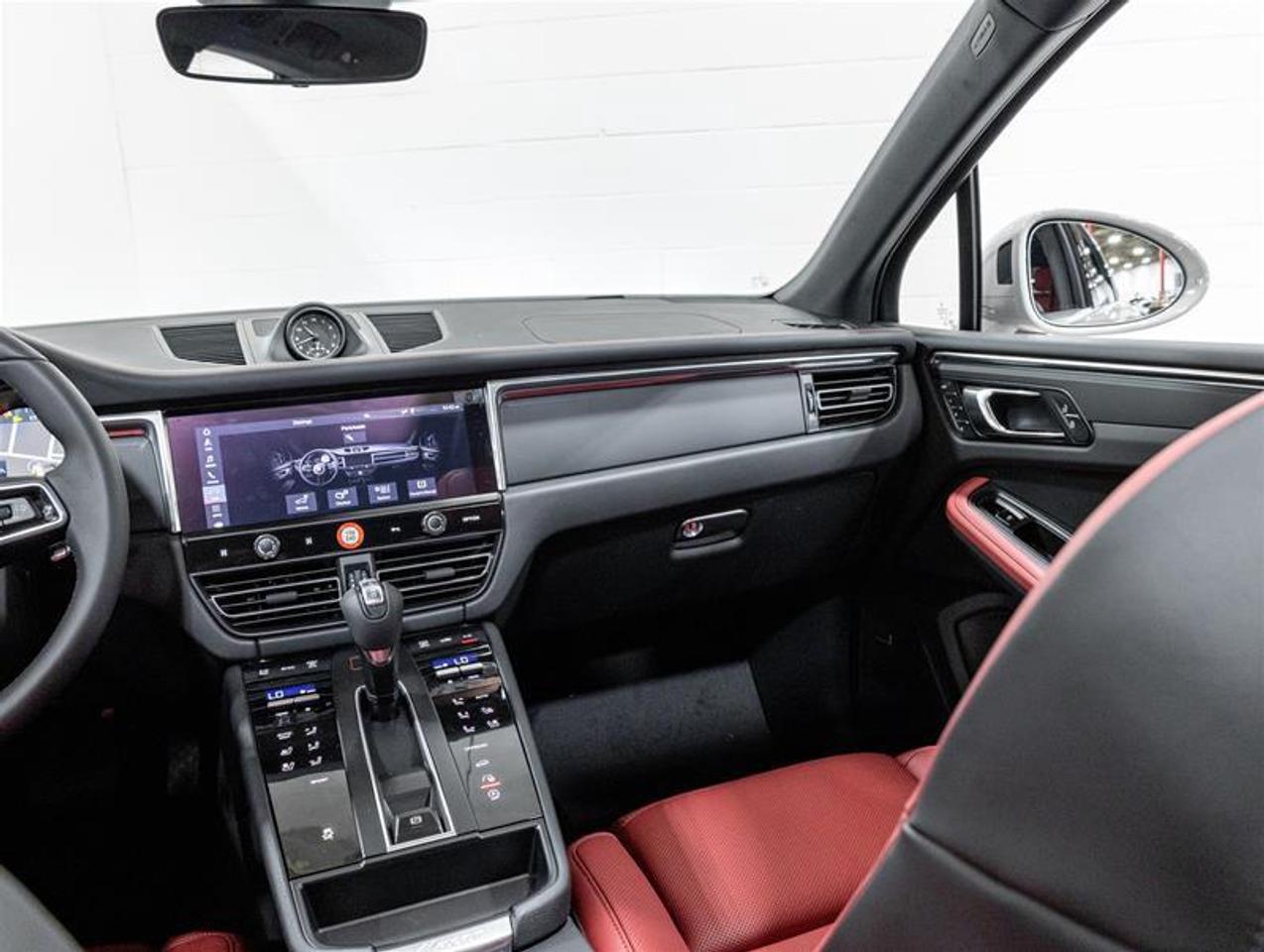 2026 Porsche Macan  Photo
