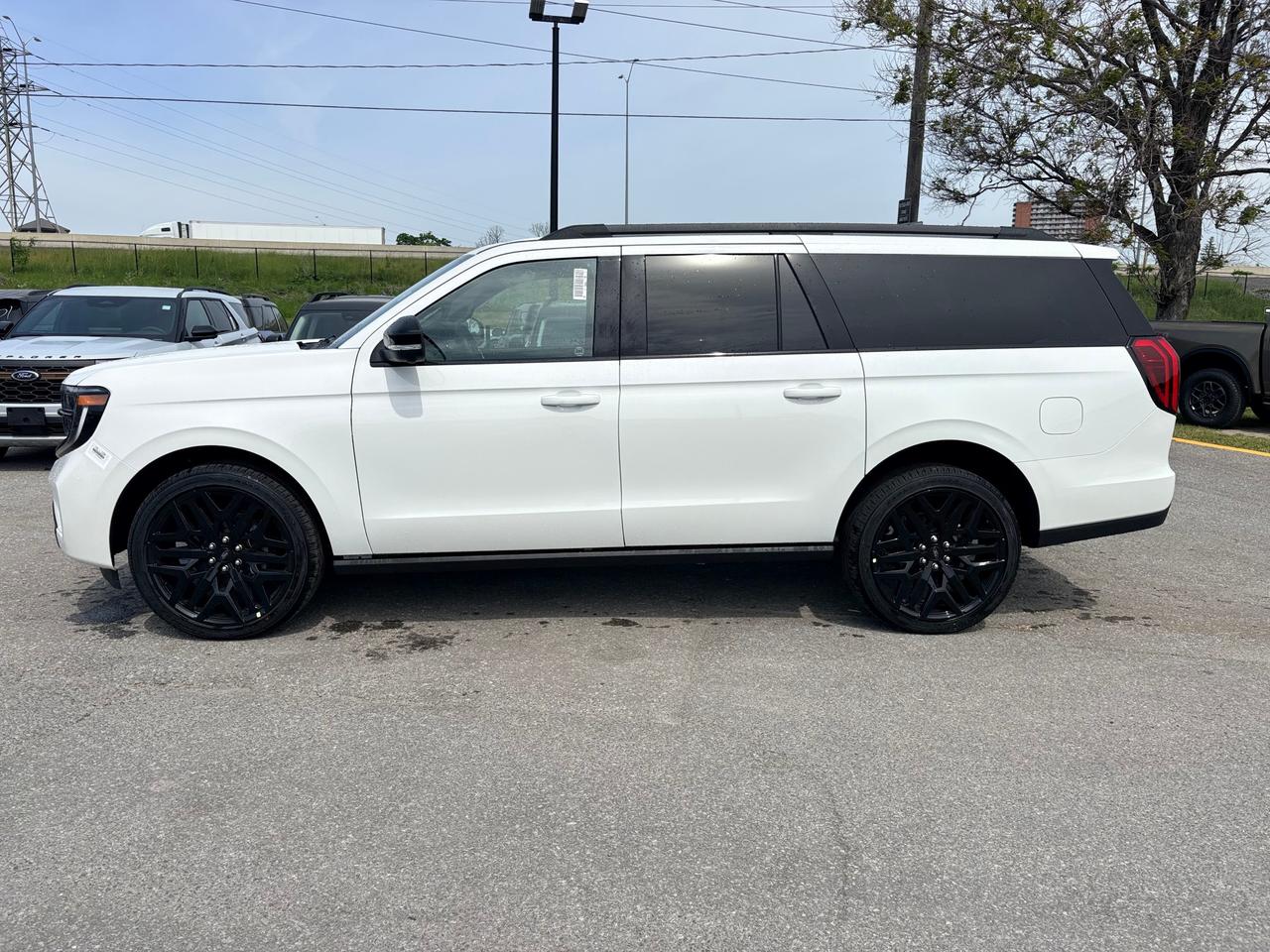 2026 Ford Expedition Max Platinum 4dr 4x4 Photo