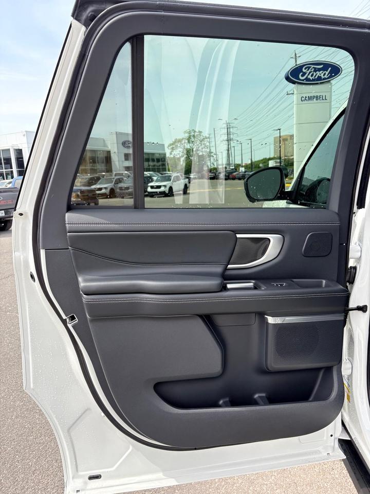 2026 Ford Expedition Max Platinum 4dr 4x4 Photo
