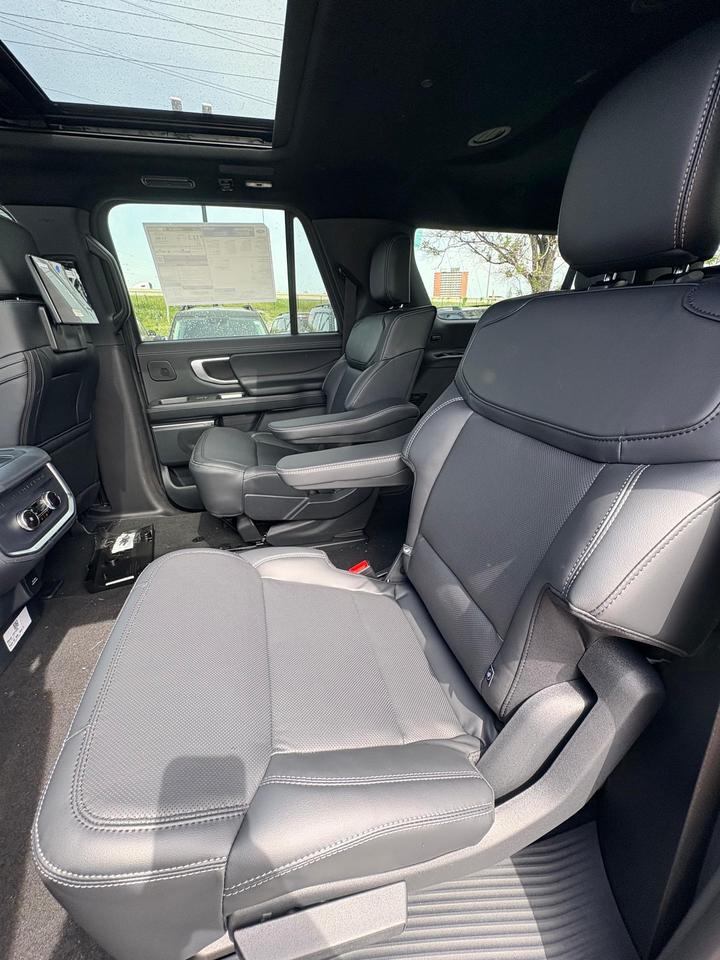 2026 Ford Expedition Max Platinum 4dr 4x4 Photo
