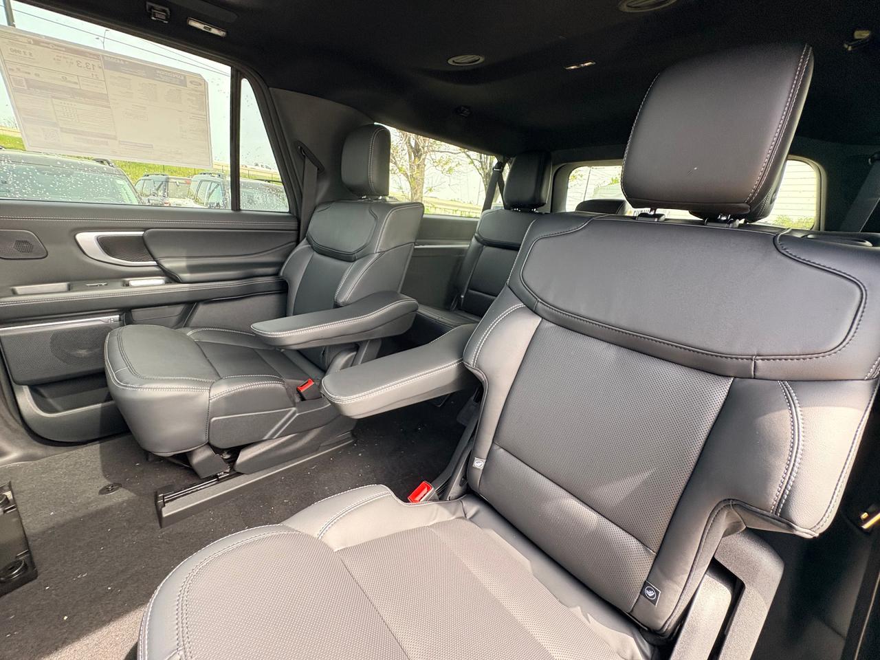 2026 Ford Expedition Max Platinum 4dr 4x4 Photo