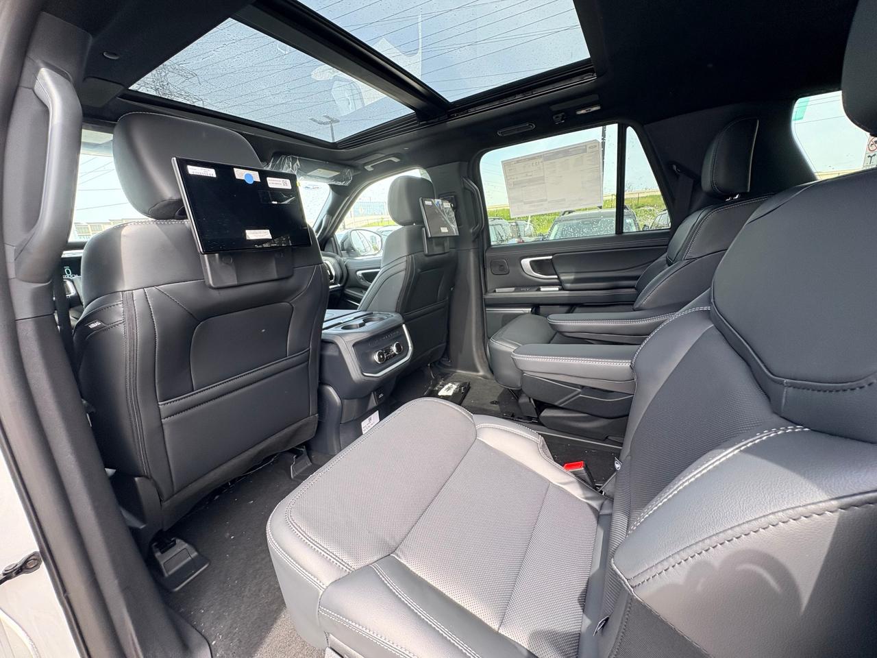 2026 Ford Expedition Max Platinum 4dr 4x4 Photo