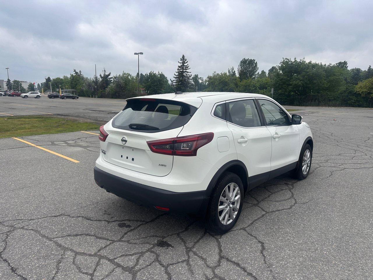 2020 Nissan Qashqai SV Photo4