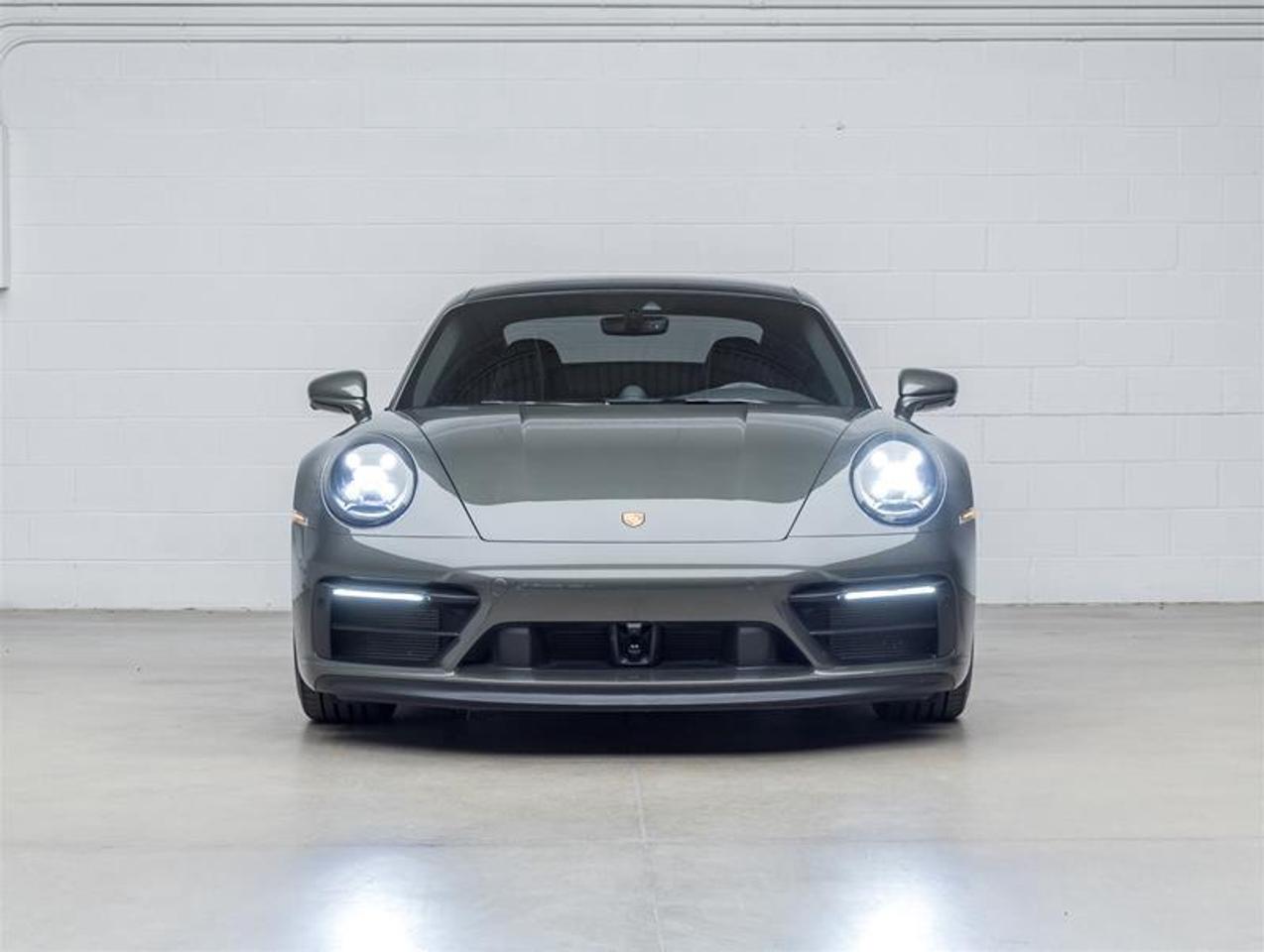 2023 Porsche 911  Photo1