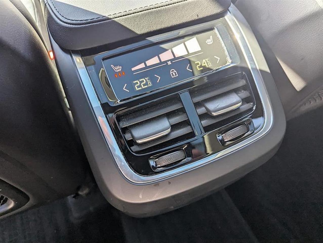2024 Volvo XC90 B6 Core   7 Pass   Climate   Low KM   Clean Photo
