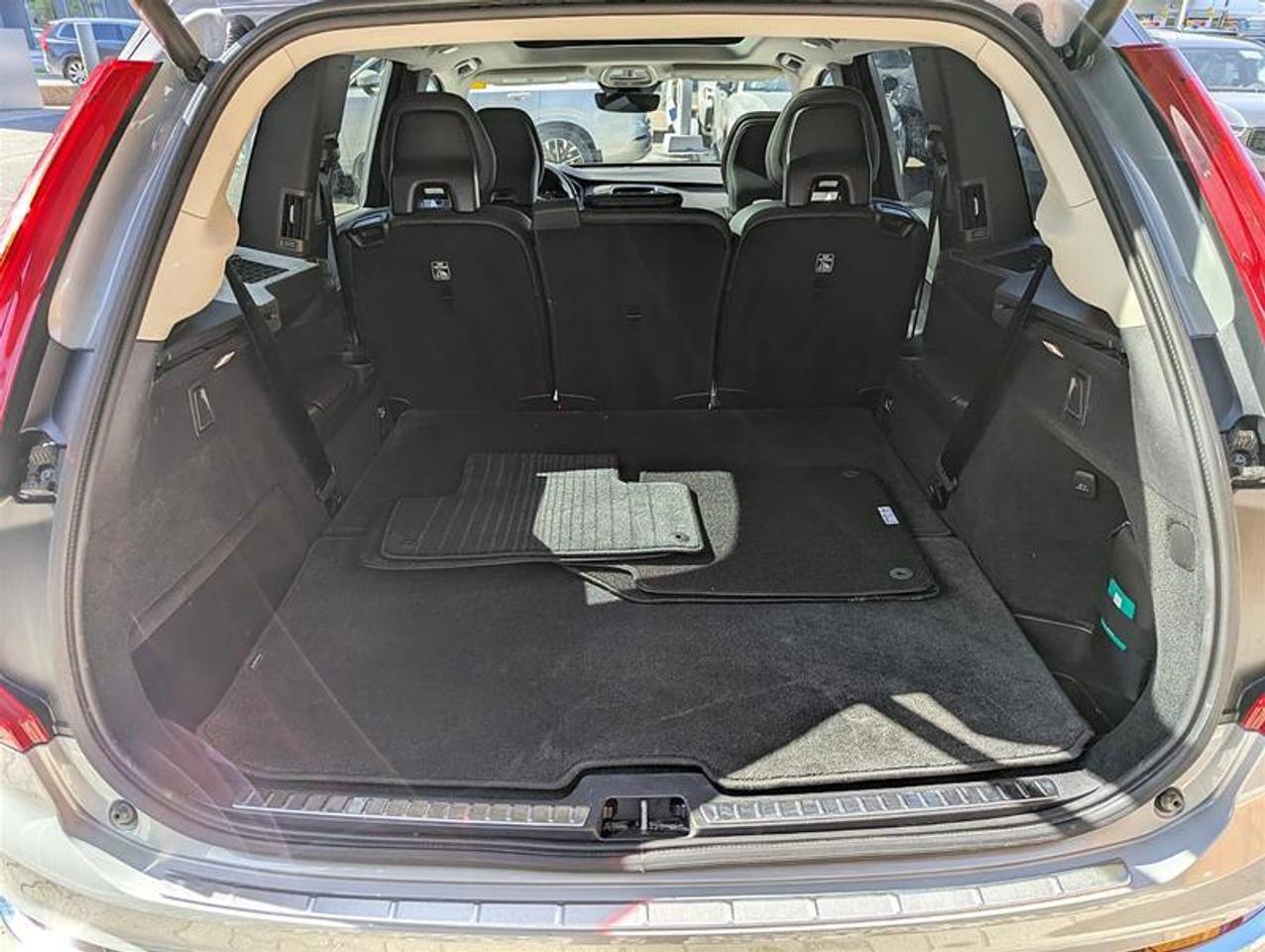 2024 Volvo XC90 B6 Core   7 Pass   Climate   Low KM   Clean Photo