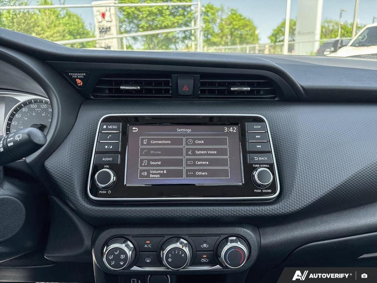 2024 Nissan Kicks S Photo