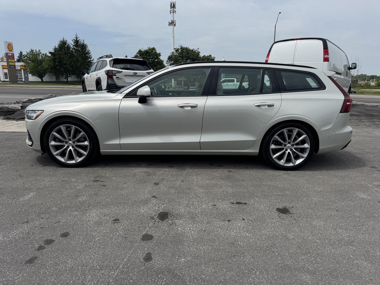 2019 Volvo V60 T6 AWD Momentum Photo