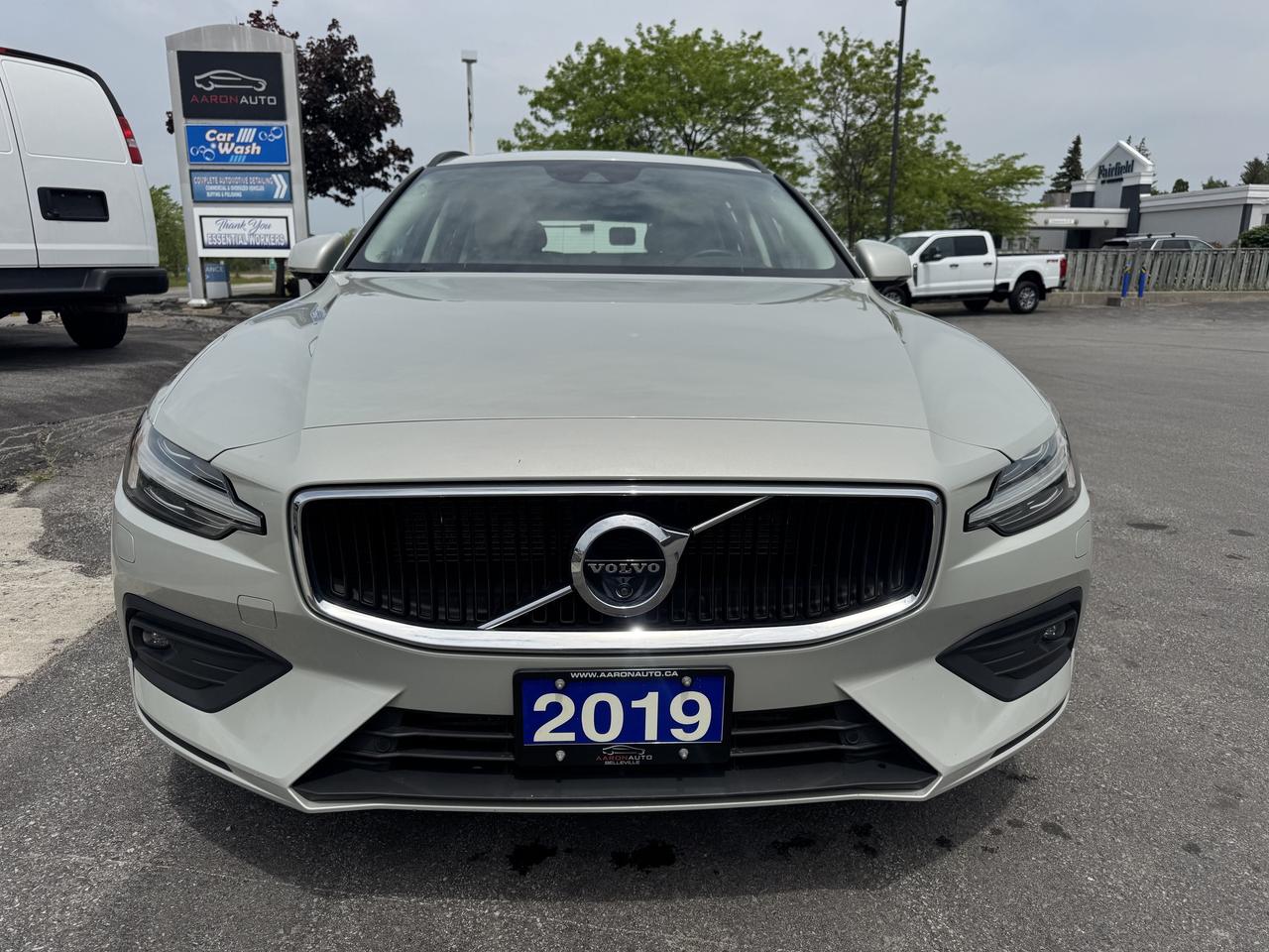 2019 Volvo V60 T6 AWD Momentum Photo