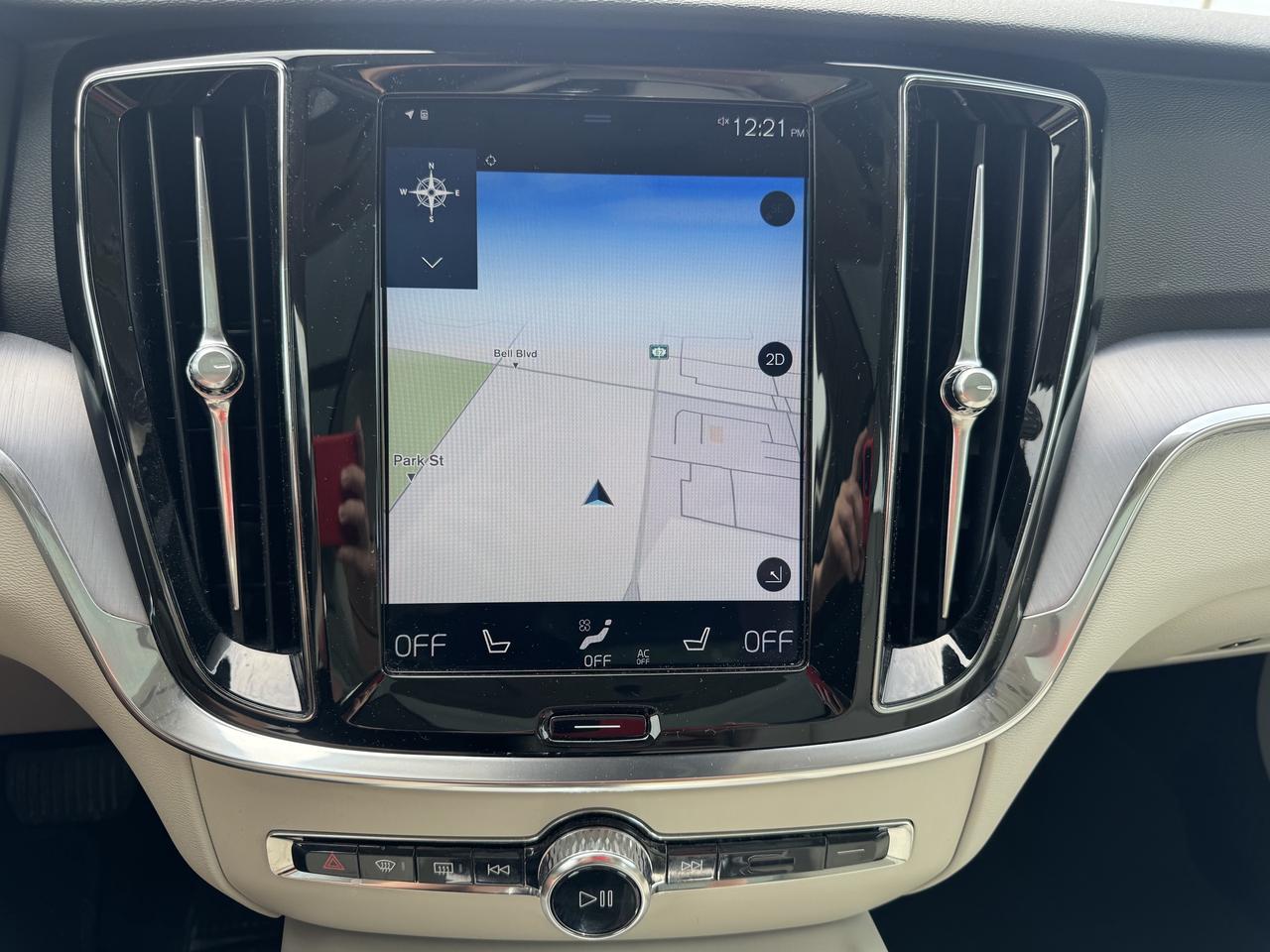 2019 Volvo V60 T6 AWD Momentum Photo