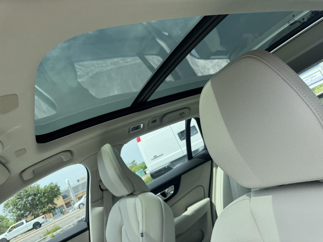 2019 Volvo V60 T6 AWD Momentum Photo