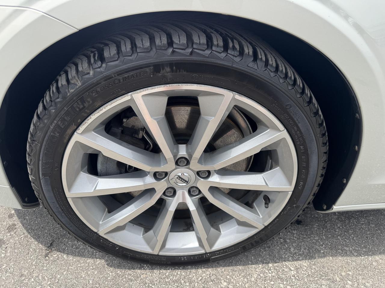 2019 Volvo V60 T6 AWD Momentum Photo