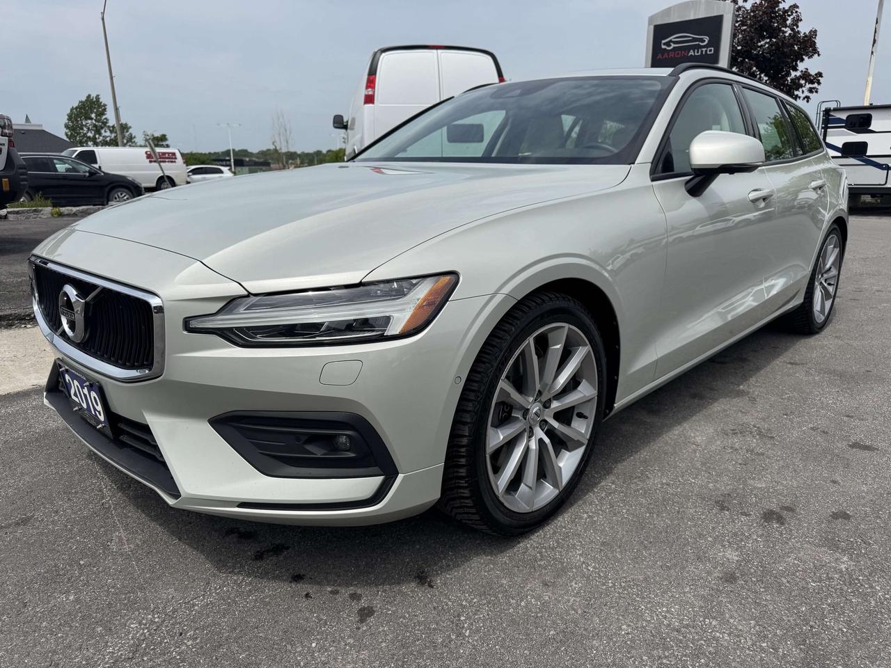 2019 Volvo V60 T6 AWD Momentum - Low KM - Certified Photo0