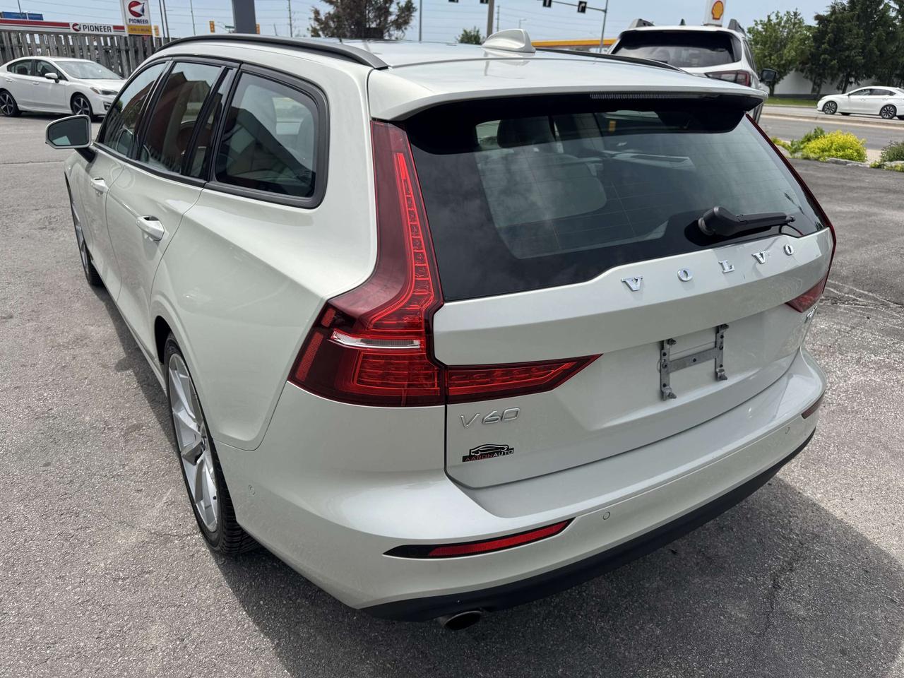2019 Volvo V60 T6 AWD Momentum - Low KM - Certified Photo2