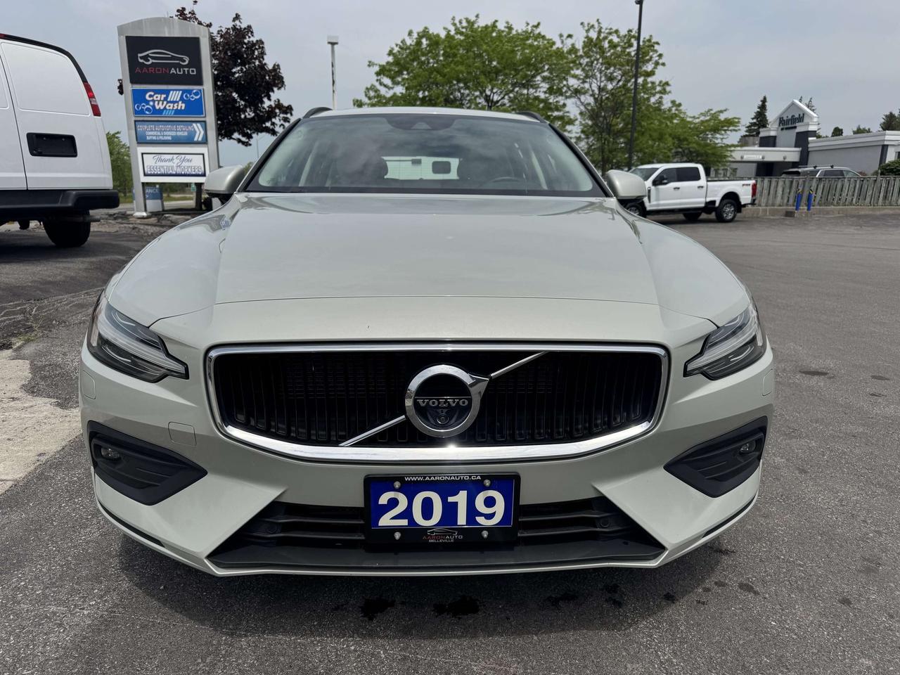 2019 Volvo V60 T6 AWD Momentum - Low KM - Certified Photo