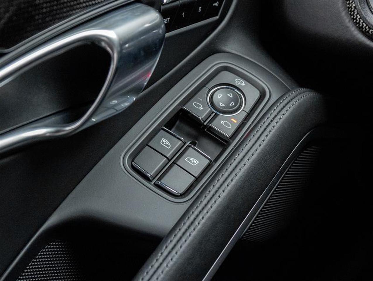 2024 Porsche 718 Cayman  Photo
