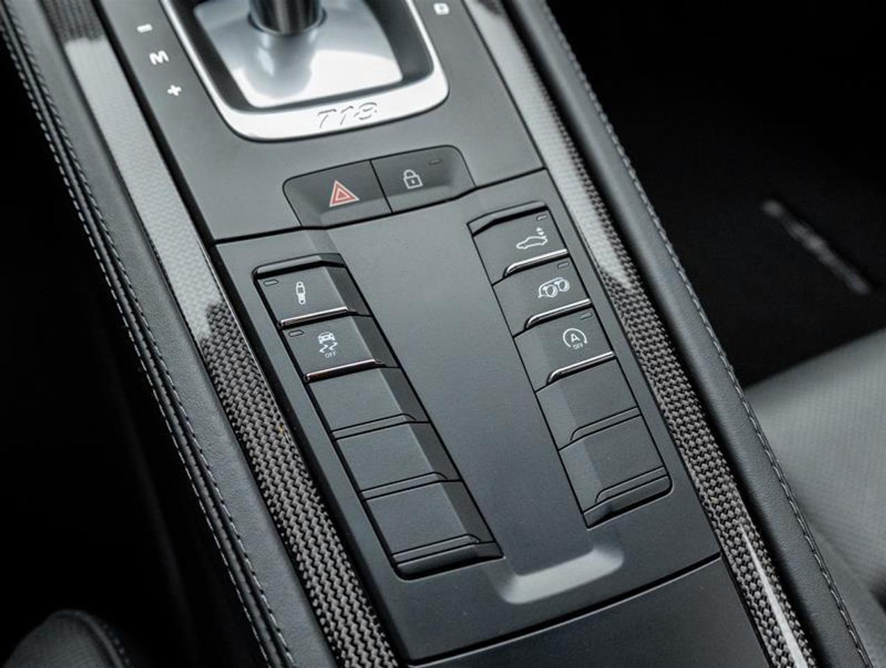 2024 Porsche 718 Cayman  Photo