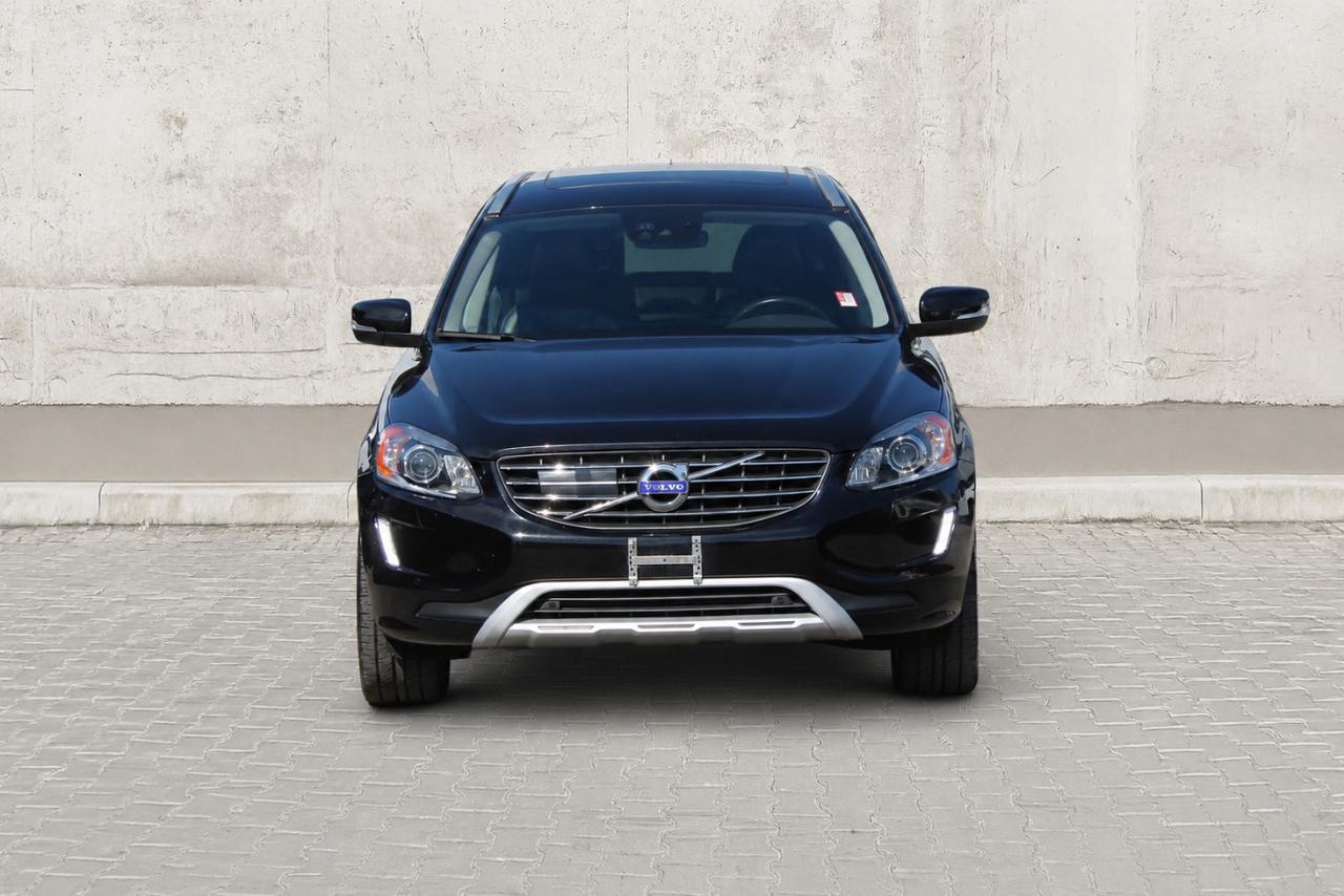 2017 Volvo XC60 Premier  Gps BkpCam Moonroof ParkingSensors Photo