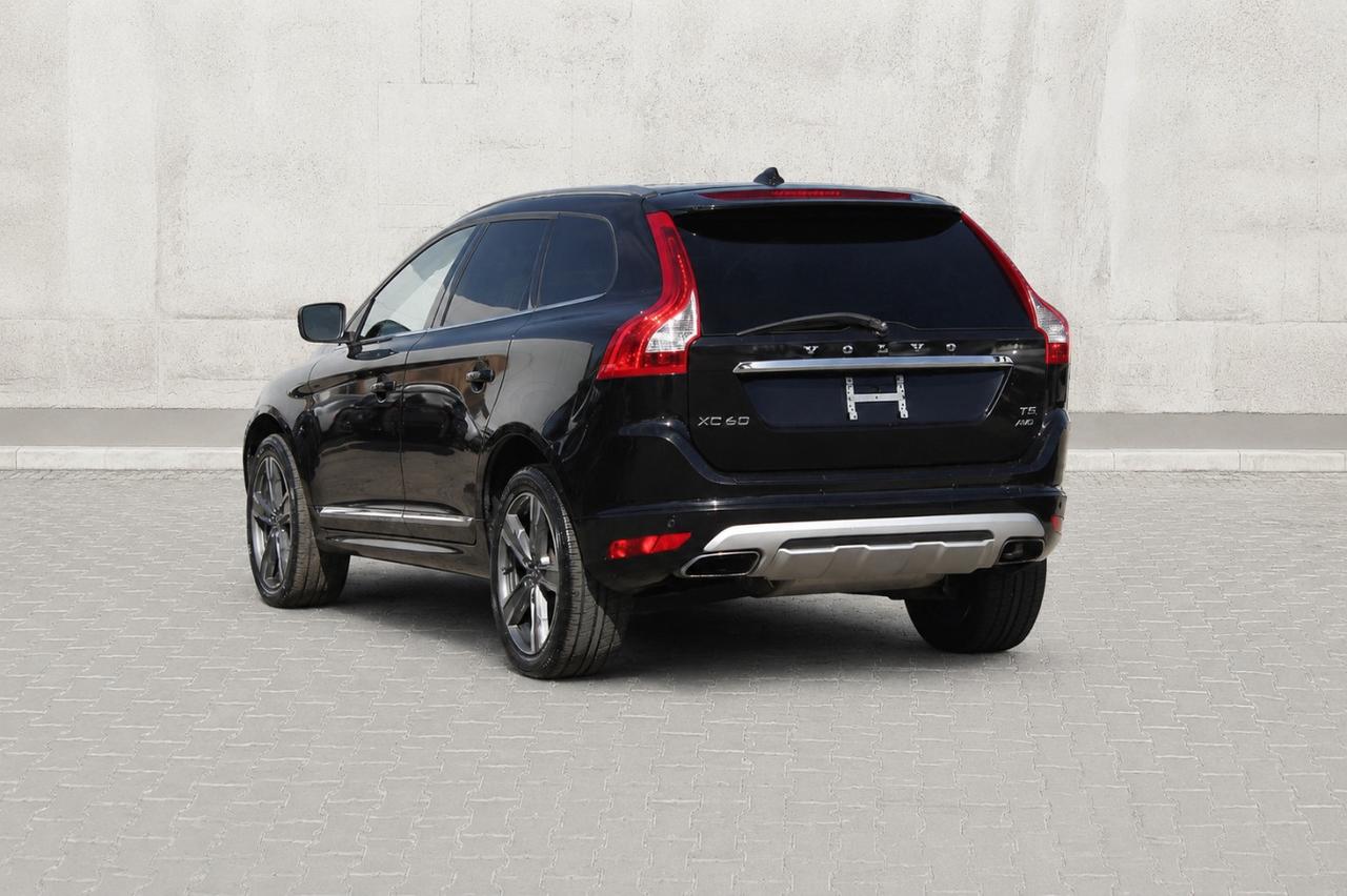 2017 Volvo XC60 Premier  Gps BkpCam Moonroof ParkingSensors Photo