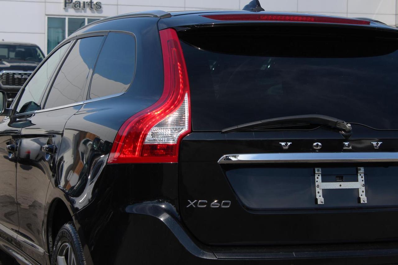 2017 Volvo XC60 Premier  Gps BkpCam Moonroof ParkingSensors Photo