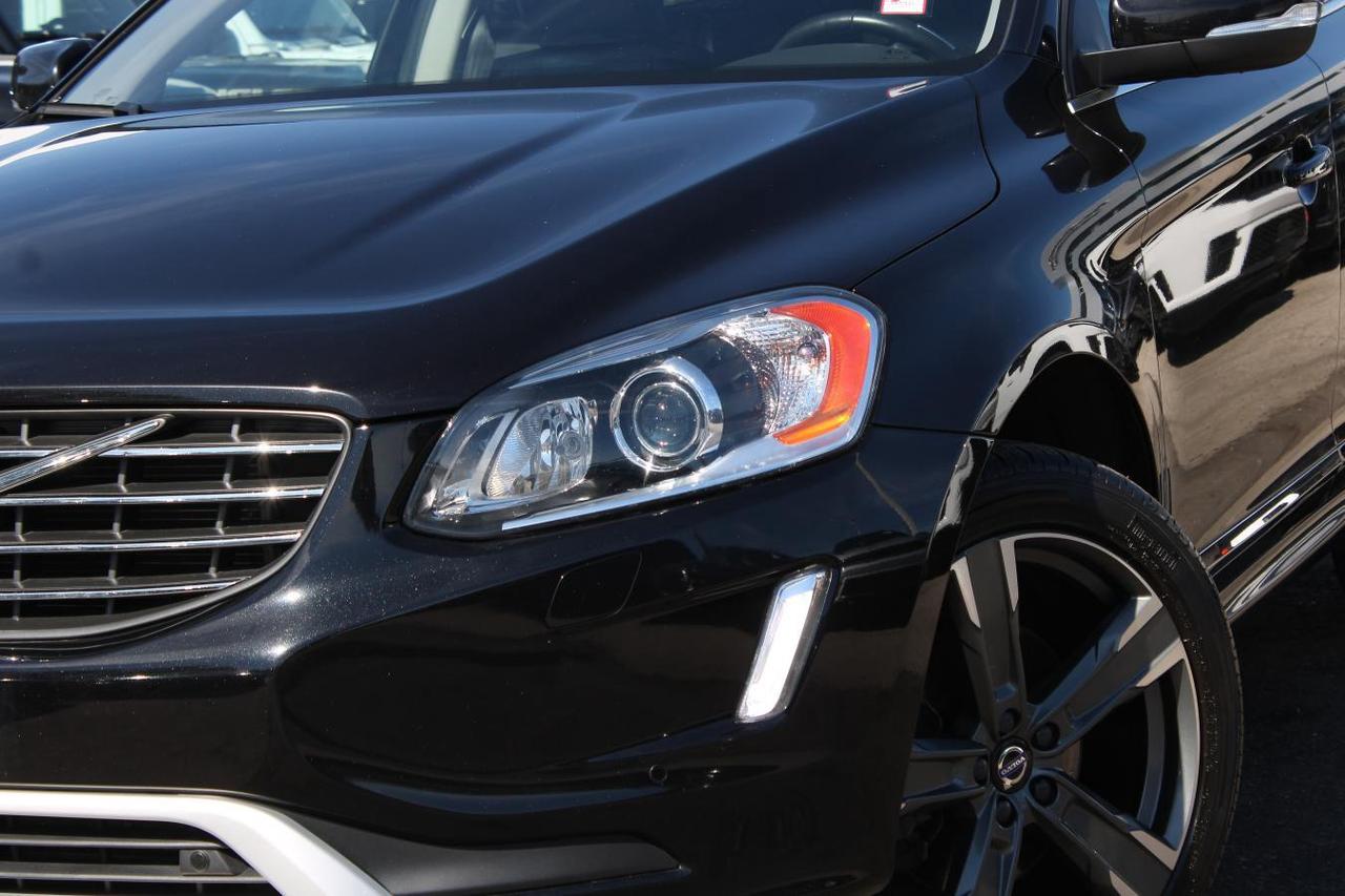 2017 Volvo XC60 Premier  Gps BkpCam Moonroof ParkingSensors Photo