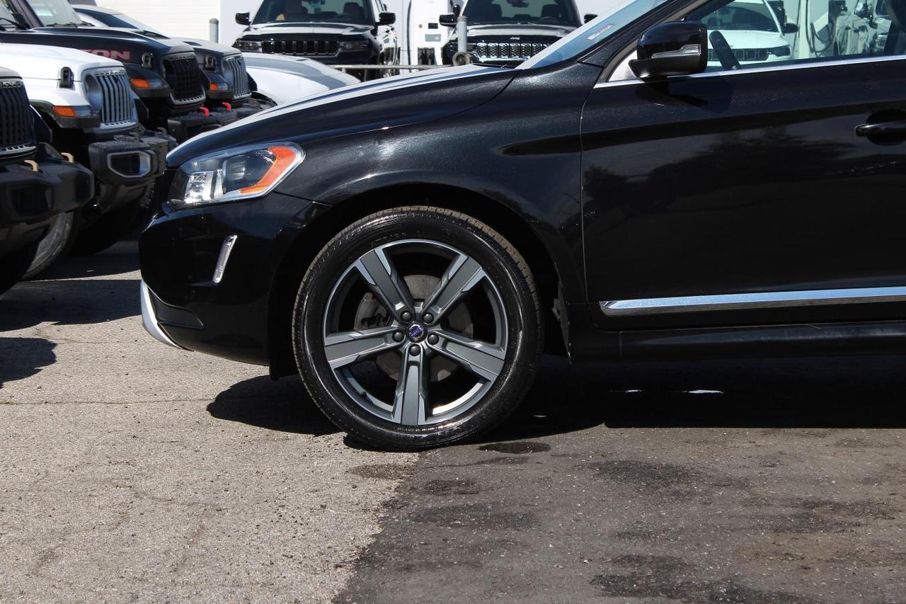 2017 Volvo XC60 Premier  Gps BkpCam Moonroof ParkingSensors Photo