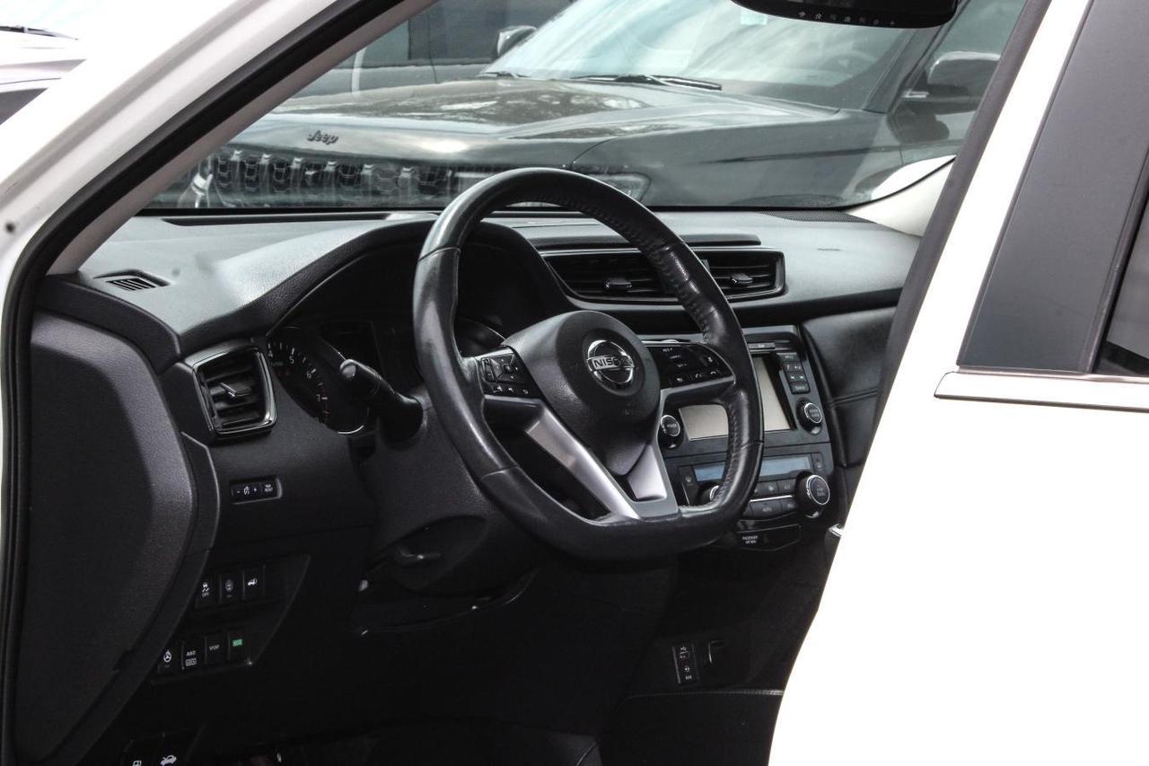 2017 Nissan Rogue SL AWD  Gps Moonroof SiriusXM BkpCam HtdSeats CDpl Photo