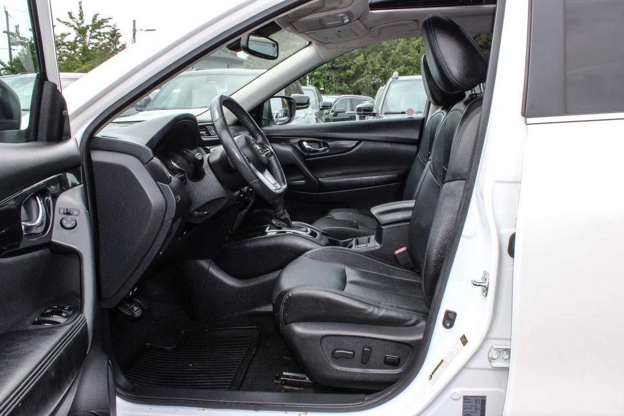 2017 Nissan Rogue SL AWD  Gps Moonroof SiriusXM BkpCam HtdSeats CDpl Photo