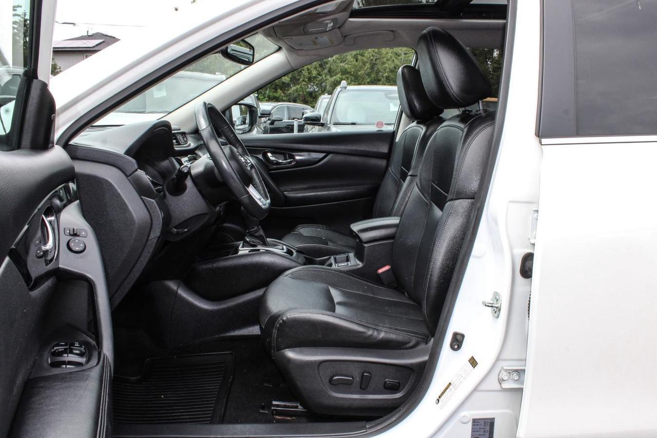 2017 Nissan Rogue SL AWD  Gps Moonroof SiriusXM BkpCam HtdSeats CDpl Photo
