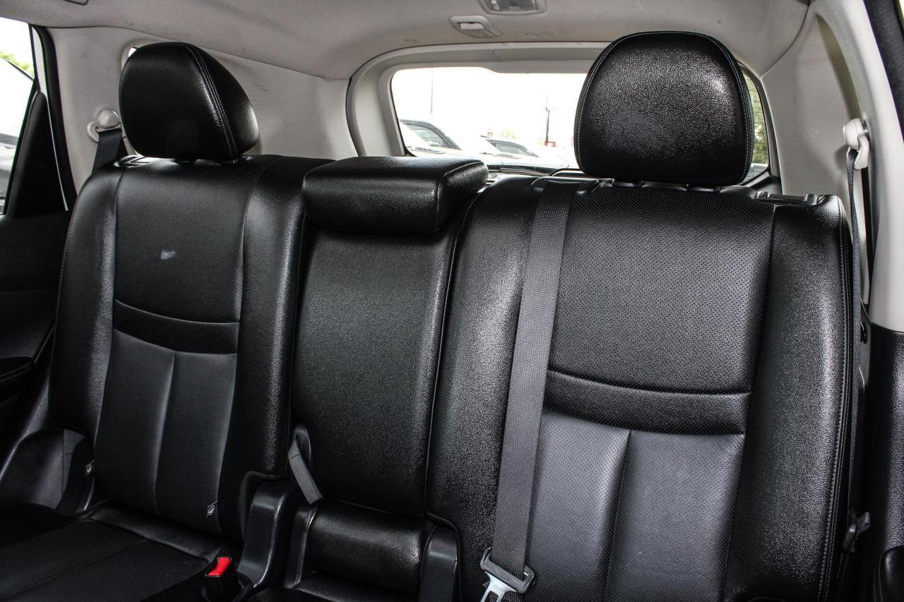 2017 Nissan Rogue SL AWD  Gps Moonroof SiriusXM BkpCam HtdSeats CDpl Photo