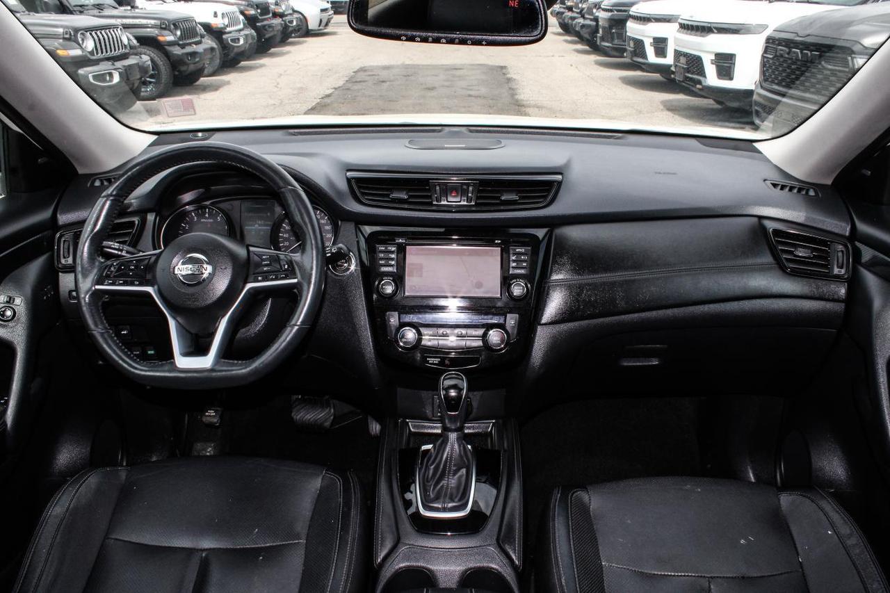 2017 Nissan Rogue SL AWD  Gps Moonroof SiriusXM BkpCam HtdSeats CDpl Photo
