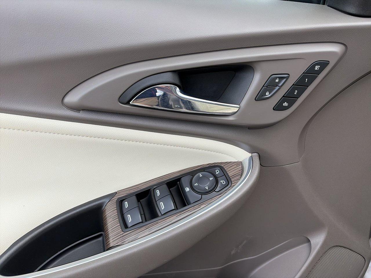 2023 Chevrolet Malibu 2LT Clean CarFax One Owner Photo