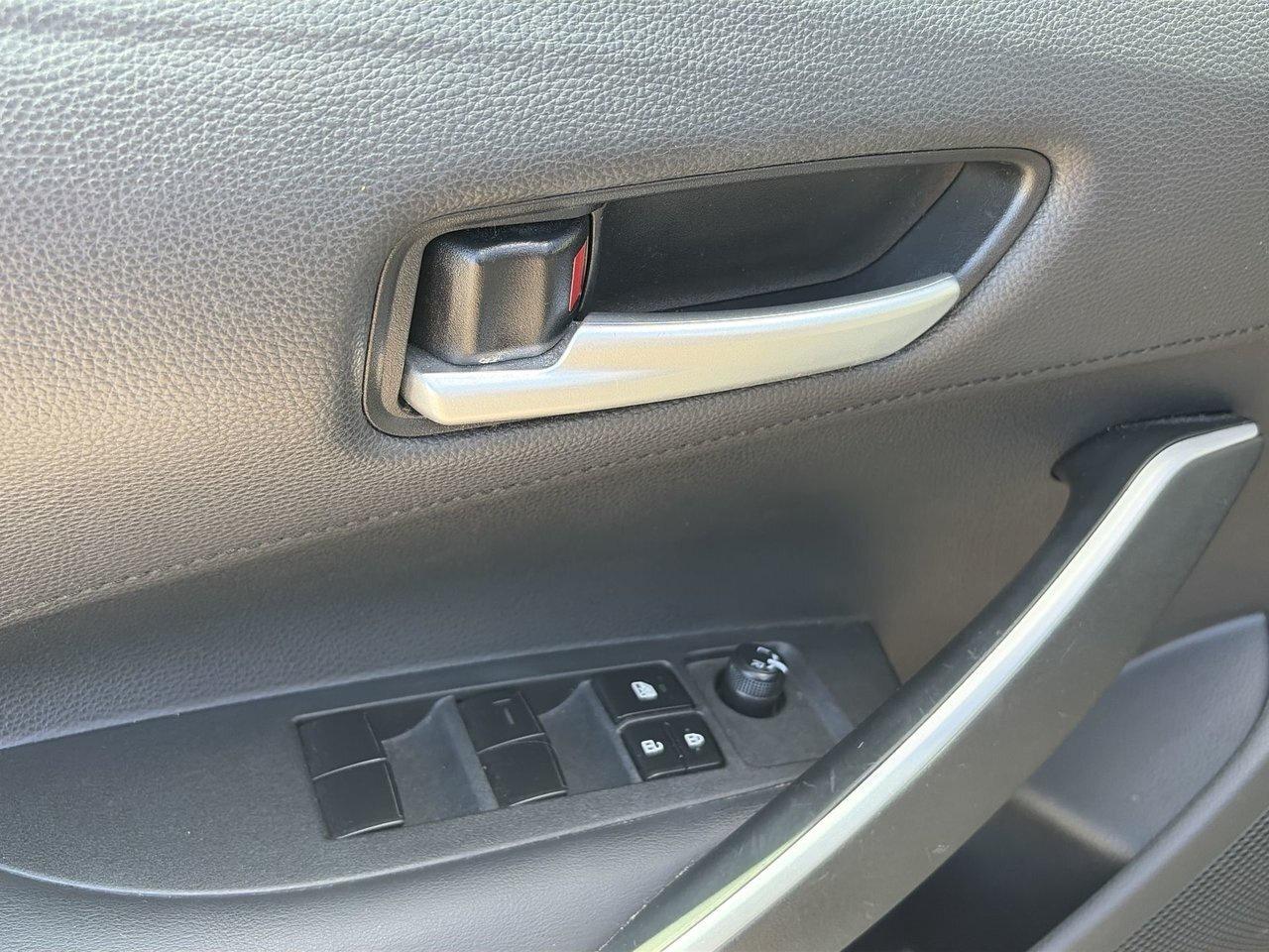 2020 Toyota Corolla 4-door Sedan SE CVT Low Kilometers! Photo