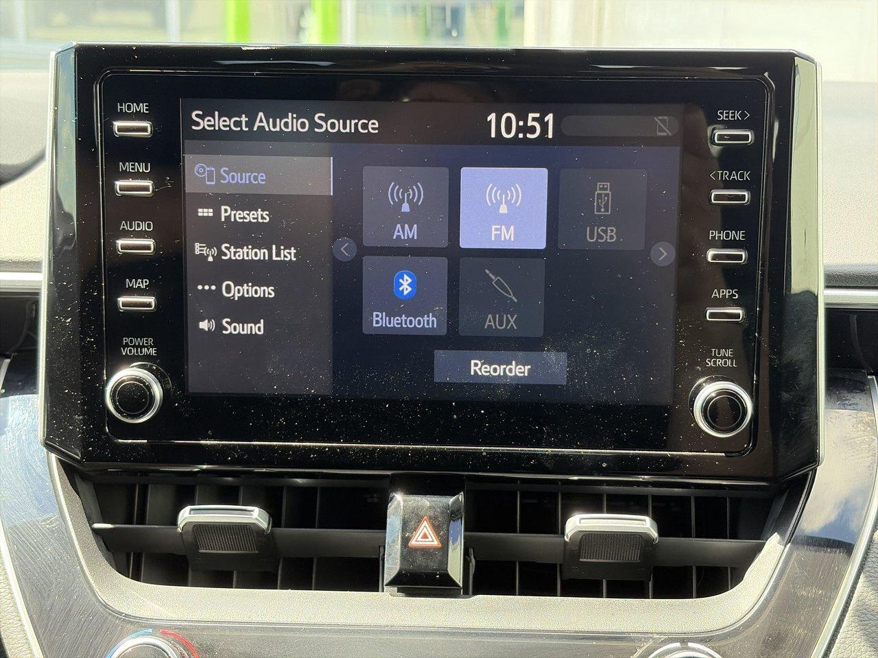 2020 Toyota Corolla 4-door Sedan SE CVT Low Kilometers! Photo