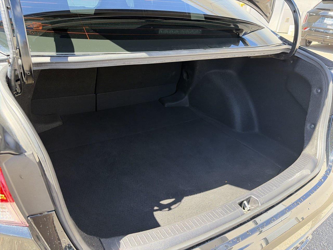 2020 Toyota Corolla 4-door Sedan SE CVT Low Kilometers! Photo